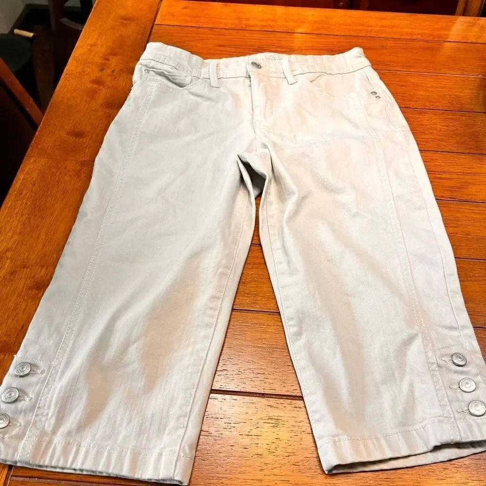 EUC Gloria Vanderbilt All Around Slimming Effect Kahki Capris Size 4 #SUM27